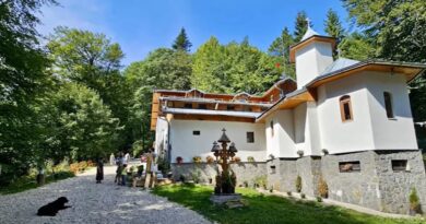 Eveniment liturgic și spiritual deosebit în inima munților: Hramul schitului Sfânta Ana, de la Cota 1400, Sinaia Eveniment liturgic și spiritual deosebit în inima munților: Hramul schitului Sfânta Ana, de la Cota 1400, Sinaia