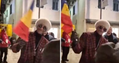 Moment inedit la Jocurile Olimpice de Iarnă 2026: Snoop Dogg fluturând steagul României la ceremonia de deschidere din Cortina d’Ampezzo, unde sunt și sportivii din Sinaia