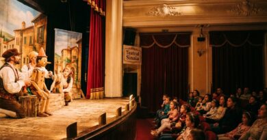 Copii, părinți și bunici, invitație la Casino Sinaia: „Pinocchio”, spectacol de teatru plin de magie și învățăminte morale Copii, părinți și bunici, invitație la Casino Sinaia: „Pinocchio”, spectacol de teatru plin de magie și învățăminte morale