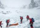 Se agravează situația după avalanșa din Bucegi: Un angajat al DSU a murit, alte trei persoane prinse sub zăpadă. Dosar penal deschis la Bușteni