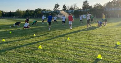 Un club de fotbal prahovean a „păpat” ilegal 2,2 milioane de lei din bugetul local. Foștii edili, găsiți vinovați, scapă de condamnare prin prescripție; banii rămân nerecuperați Un club de fotbal prahovean a „păpat” ilegal 2,2 milioane de lei din bugetul local. Foștii edili, găsiți vinovați, scapă de condamnare prin prescripție; banii rămân nerecuperați