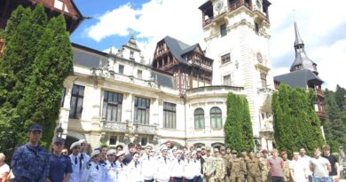 Istoria regală îi unește pe tinerii militari: Cadeți din Belgia, Ucraina și țările baltice, au vizitat Peleșul Istoria regală îi unește pe tinerii militari: Cadeți din Belgia, Ucraina și țările baltice, au vizitat Peleșul